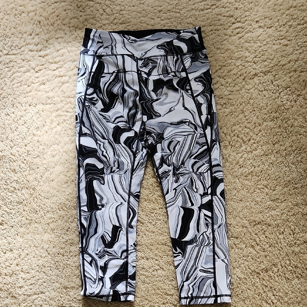NWOT Calvin Klein Performance Wick Capri Leggings Size S/P/CH